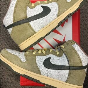 Nike Dunk High Re-raw Halloween- Men’s Olive Green, Black & Cream Sneakers